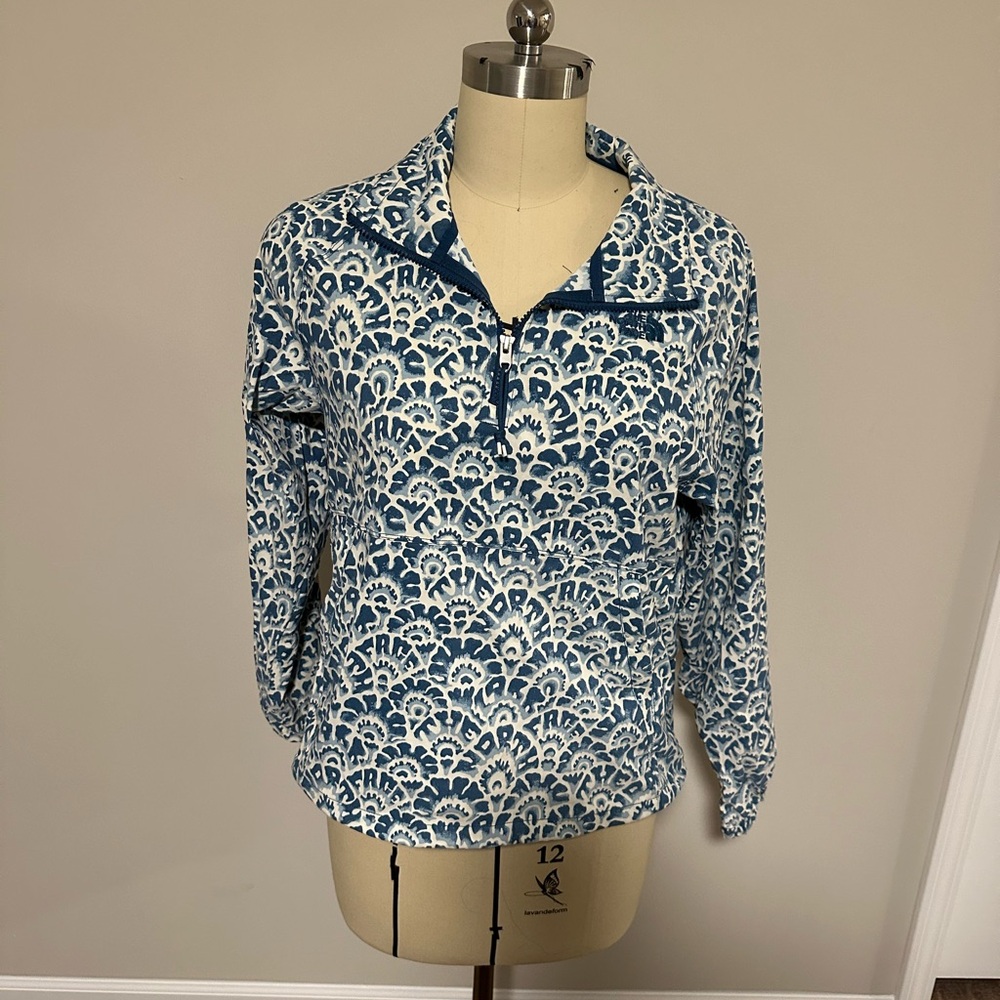 The North Face Navy and White Pattern 1/4 zip